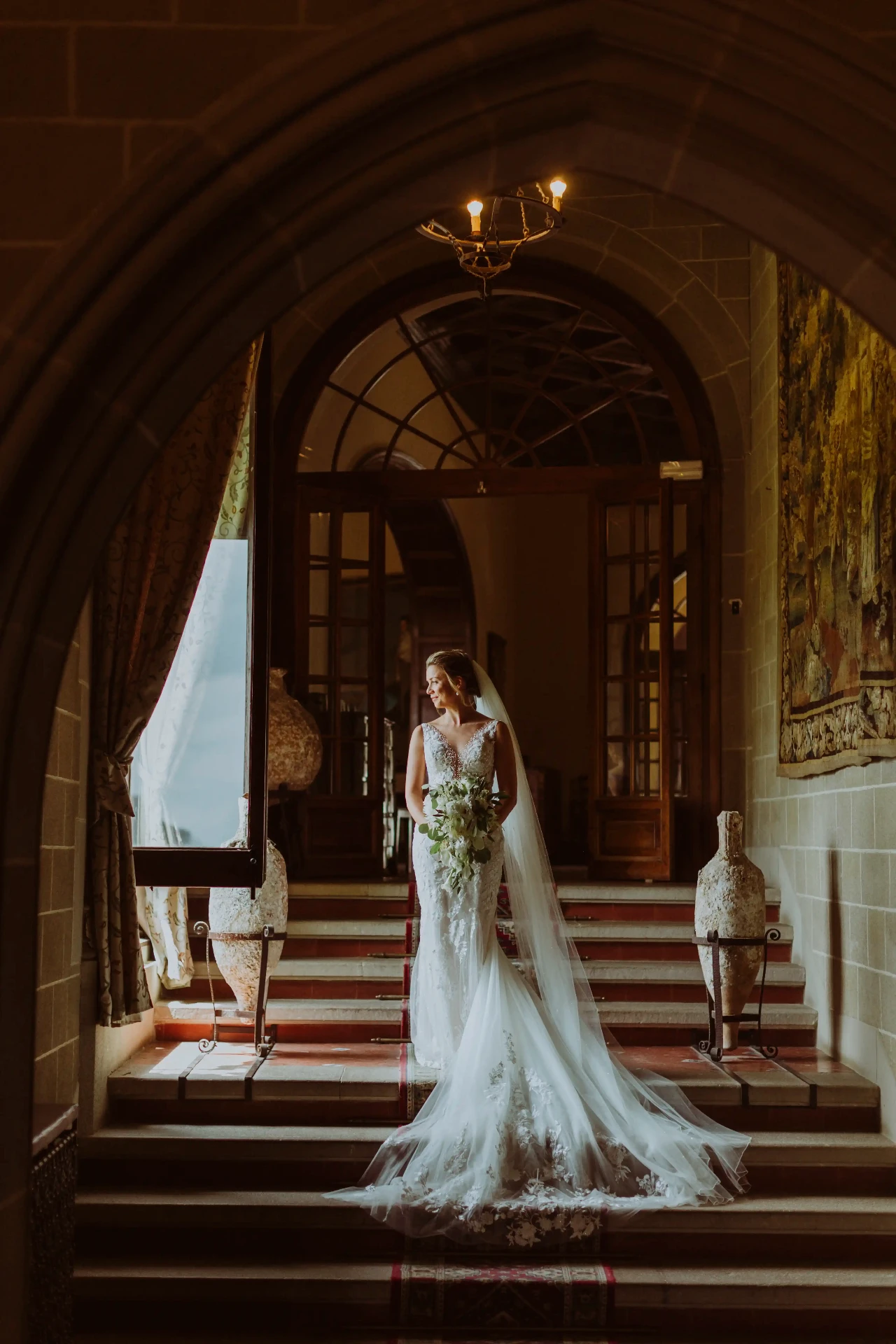 Entrada de la novia a la ceremonia en La Baronia, finca de bodas cerca de Barcelona