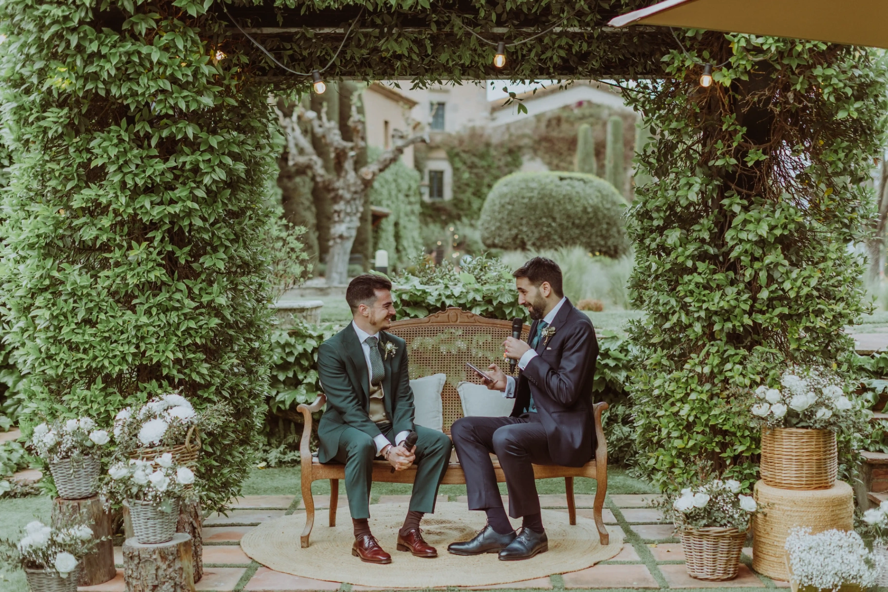 boda LGTBI en Can Ribas — Gerard y Xavi durante los votos personalizados