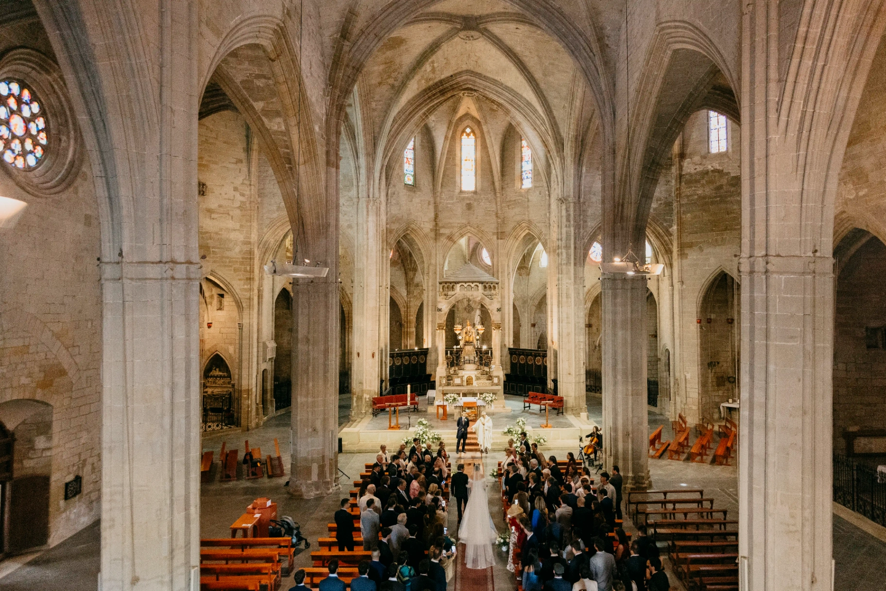 Ceremonia religiosa de boda en la Iglesia de Santa Maria de Cervera, Lleida. Piña Colada