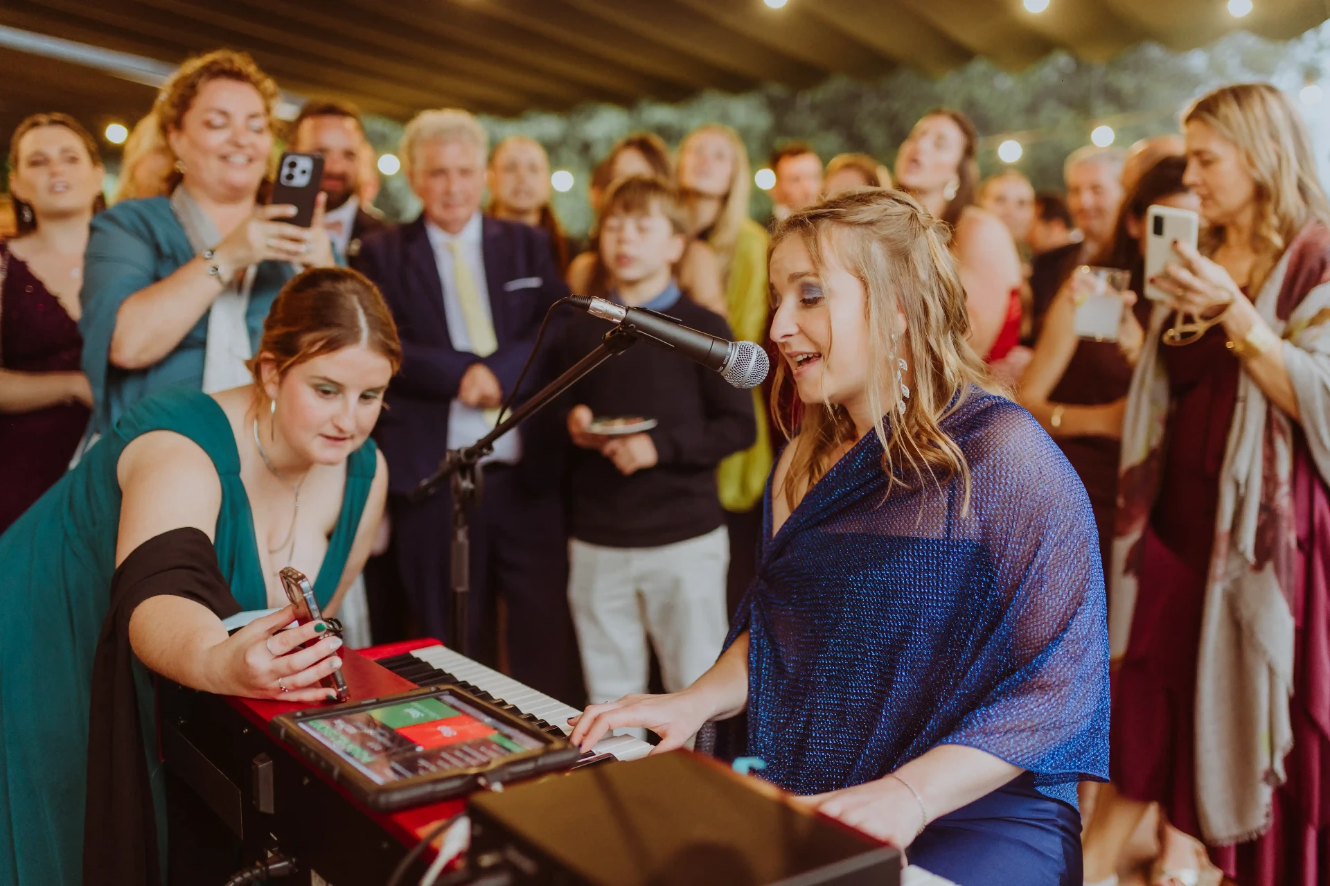 boda LGTBI en Can Ribas — actuación sorpresa al piano durante la fiesta