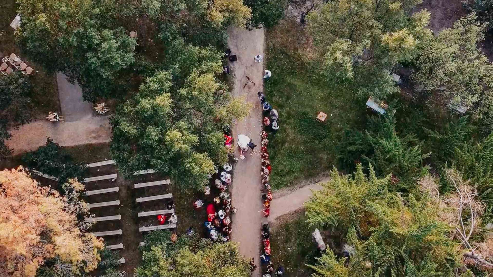 Plano de situación aéreo captado con dron en Barcelona — vista panorámica del evento