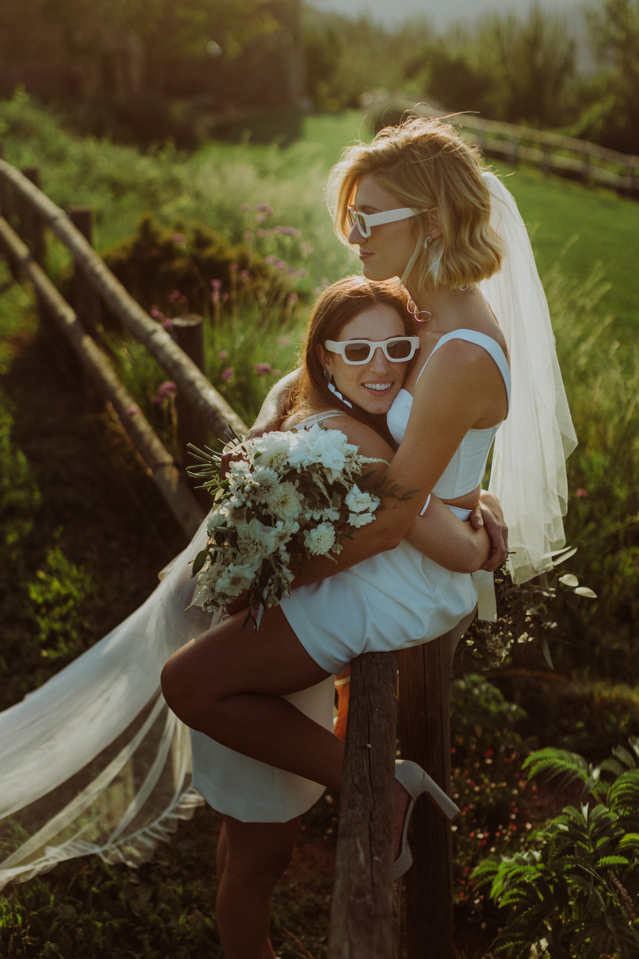 Intimate portrait of brides with flowers at golden hour in Moianès