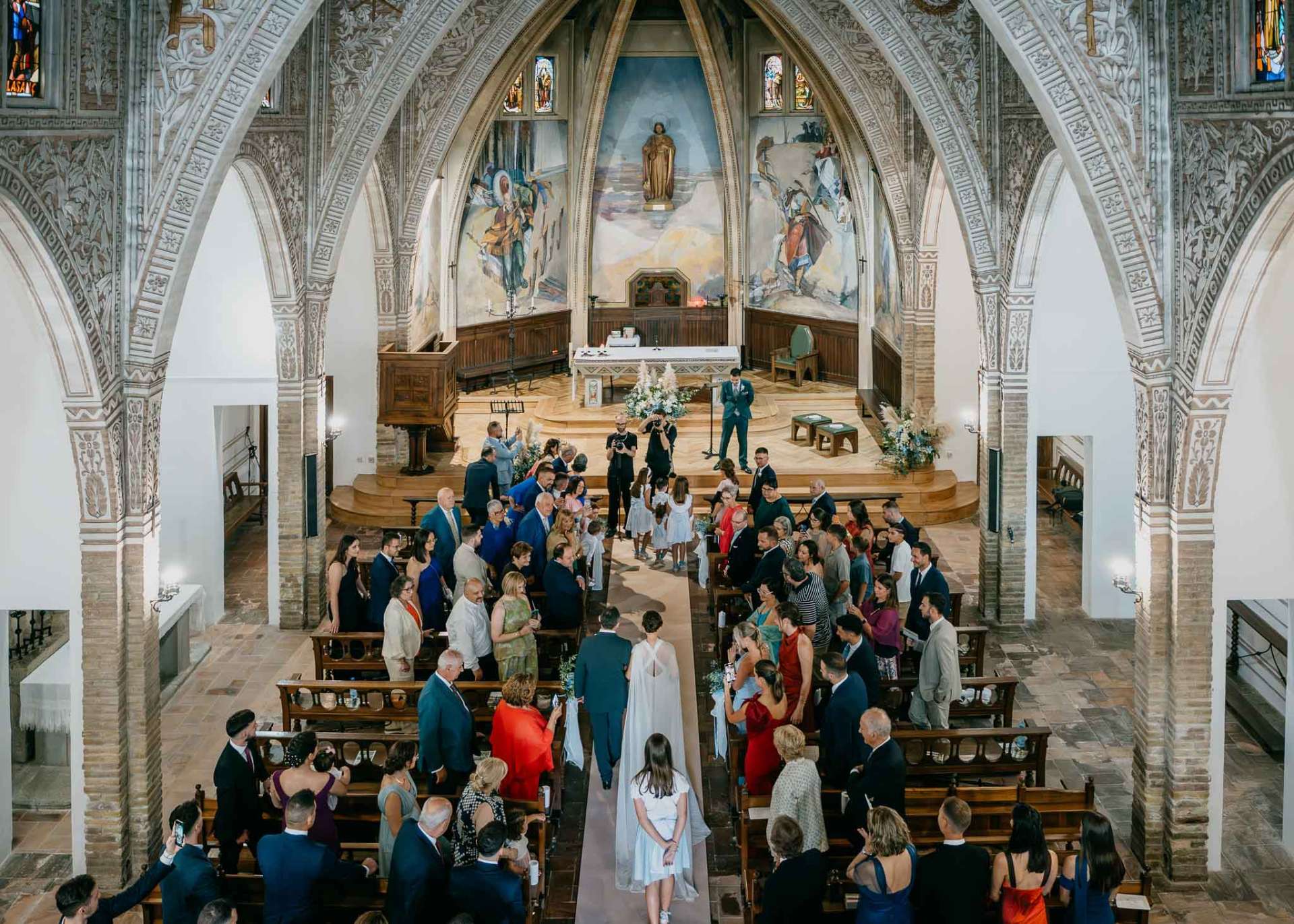 Entrada de la novia en la Església de Raimat