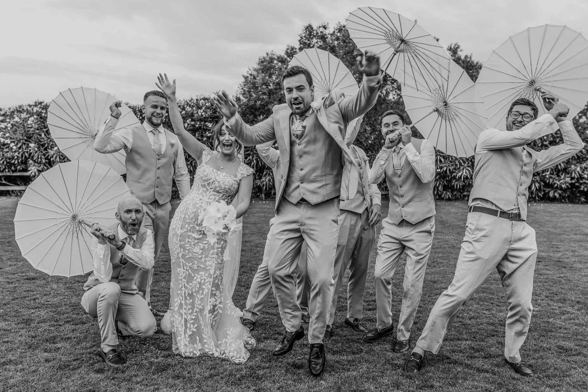 Fotografía divertida de boda en Mas Torroella