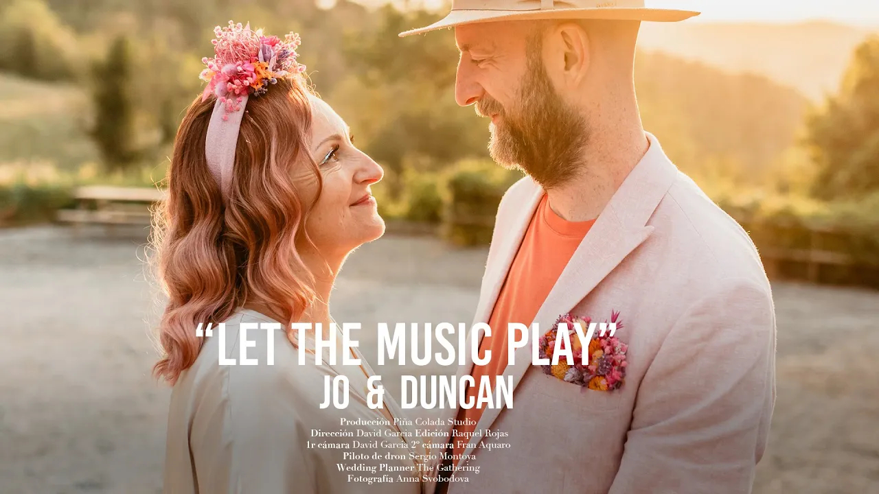 Gay wedding photographer Barcelona — Jo & Duncan at Castell de Sant Marçal