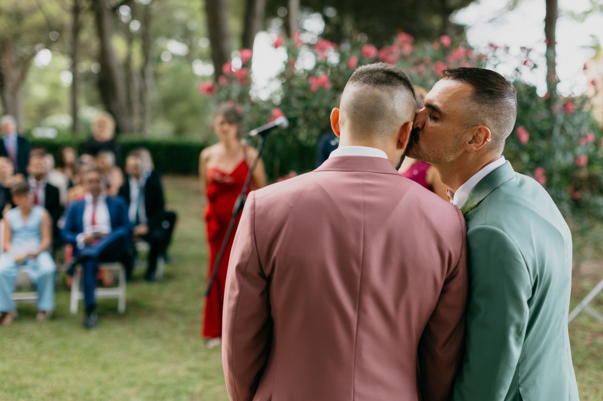 Robert and Edgar kissing during the ceremony
