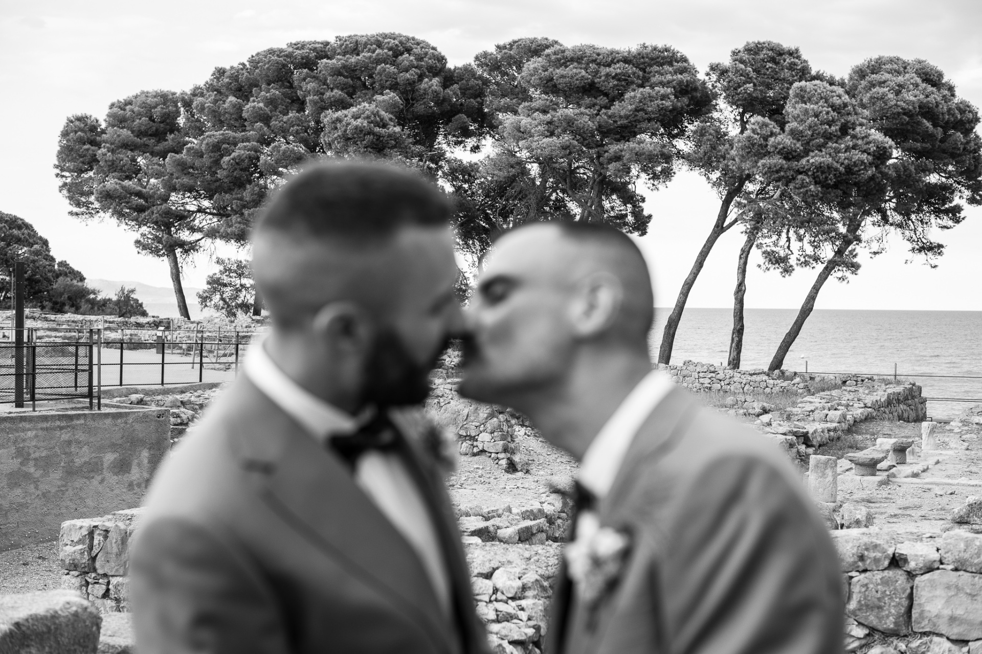 Black and white kiss at the Ruins of Empúries