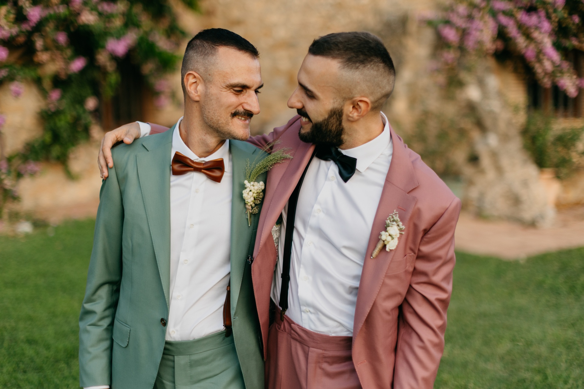 Robert and Edgar looking at each other at Mas Terrats